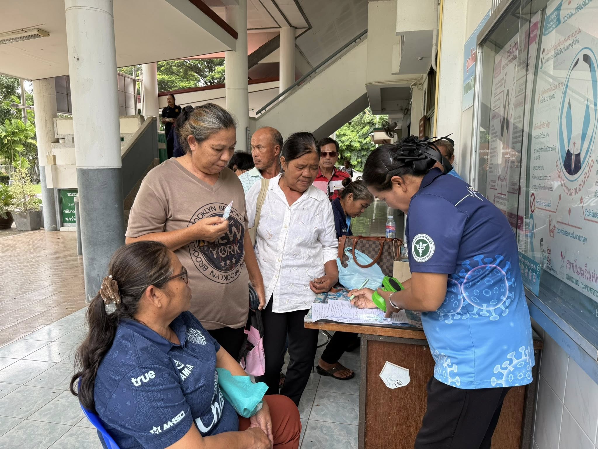 25 กันยายน 2568 รพ.สต.บ้านหายโศกร่วมกับชมรมอสม.ตำบลหายโศก ได้จัดกิจกรรม “โครงการยิ้มสดใส ก้าวสู่สูงวัยอย่างมีคุณภาพ ปีงบประมาณ 2568” สนับสนุนโดยงบกองทุนบัตรประกันสุขภาพท้องถิ่นตำบลหายโศก