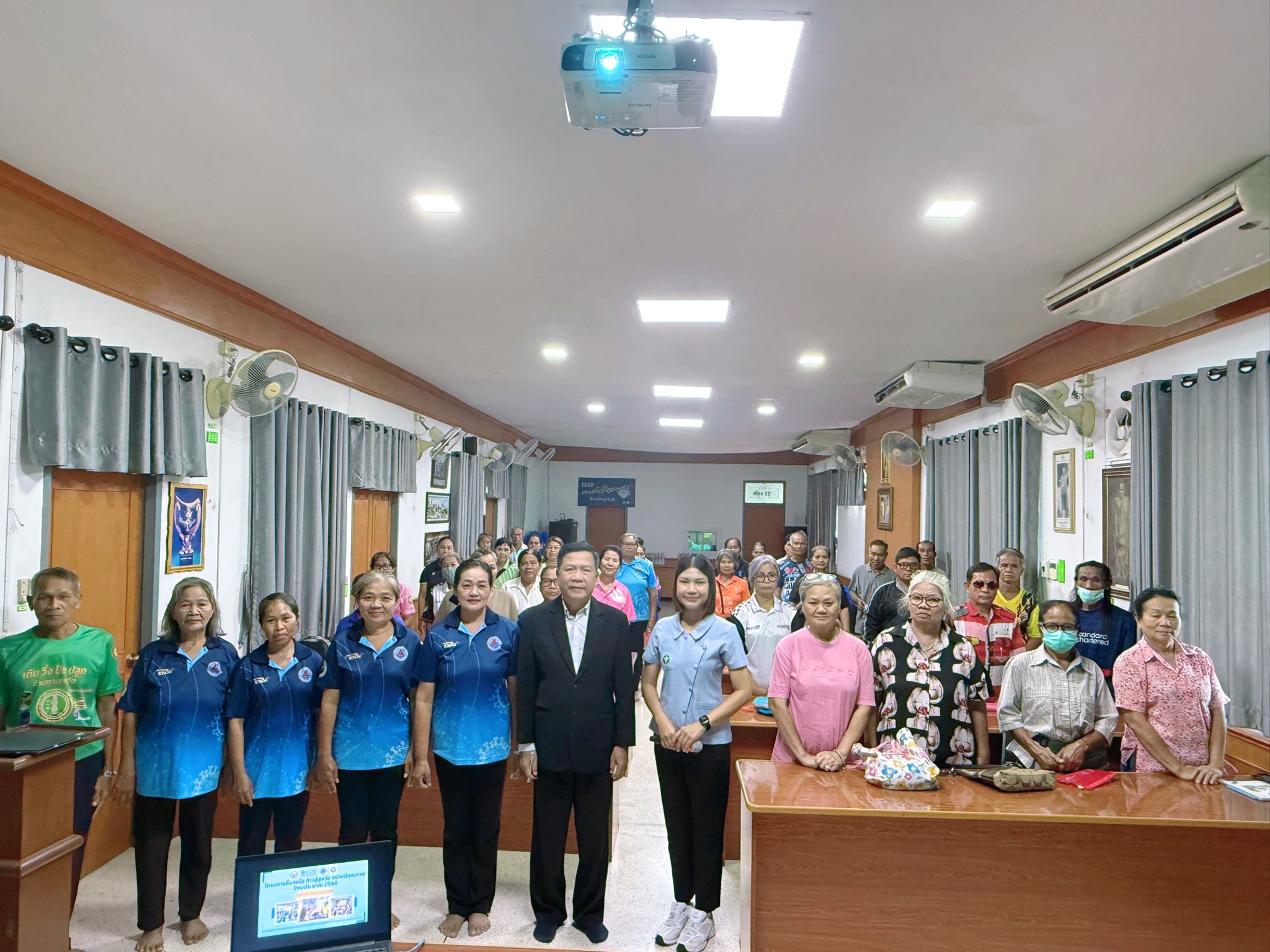 25 กันยายน 2568 รพ.สต.บ้านหายโศกร่วมกับชมรมอสม.ตำบลหายโศก ได้จัดกิจกรรม “โครงการยิ้มสดใส ก้าวสู่สูงวัยอย่างมีคุณภาพ ปีงบประมาณ 2568” สนับสนุนโดยงบกองทุนบัตรประกันสุขภาพท้องถิ่นตำบลหายโศก